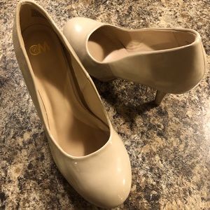 Chelsea Moreland shoes worn once size 8.5 M.